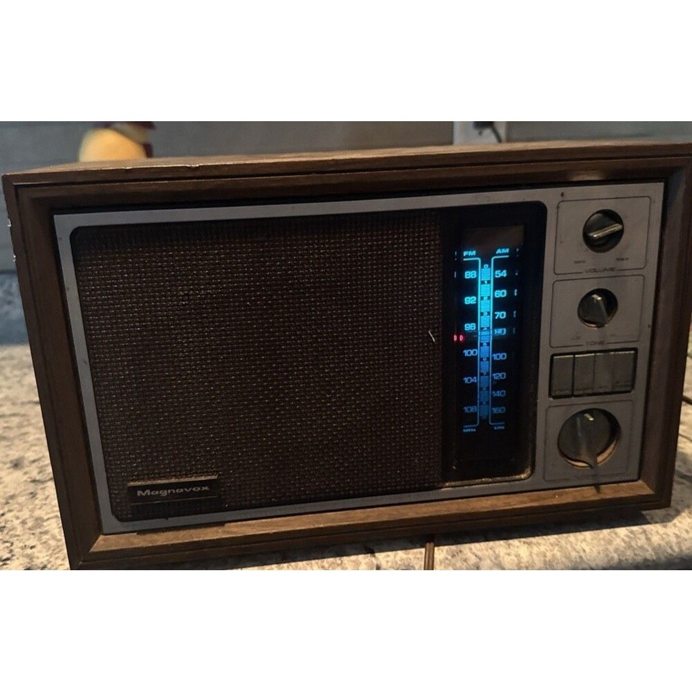 Vintage Magnavox AM FM Wood Tabletop Radio Model BG3100 Mid Century
